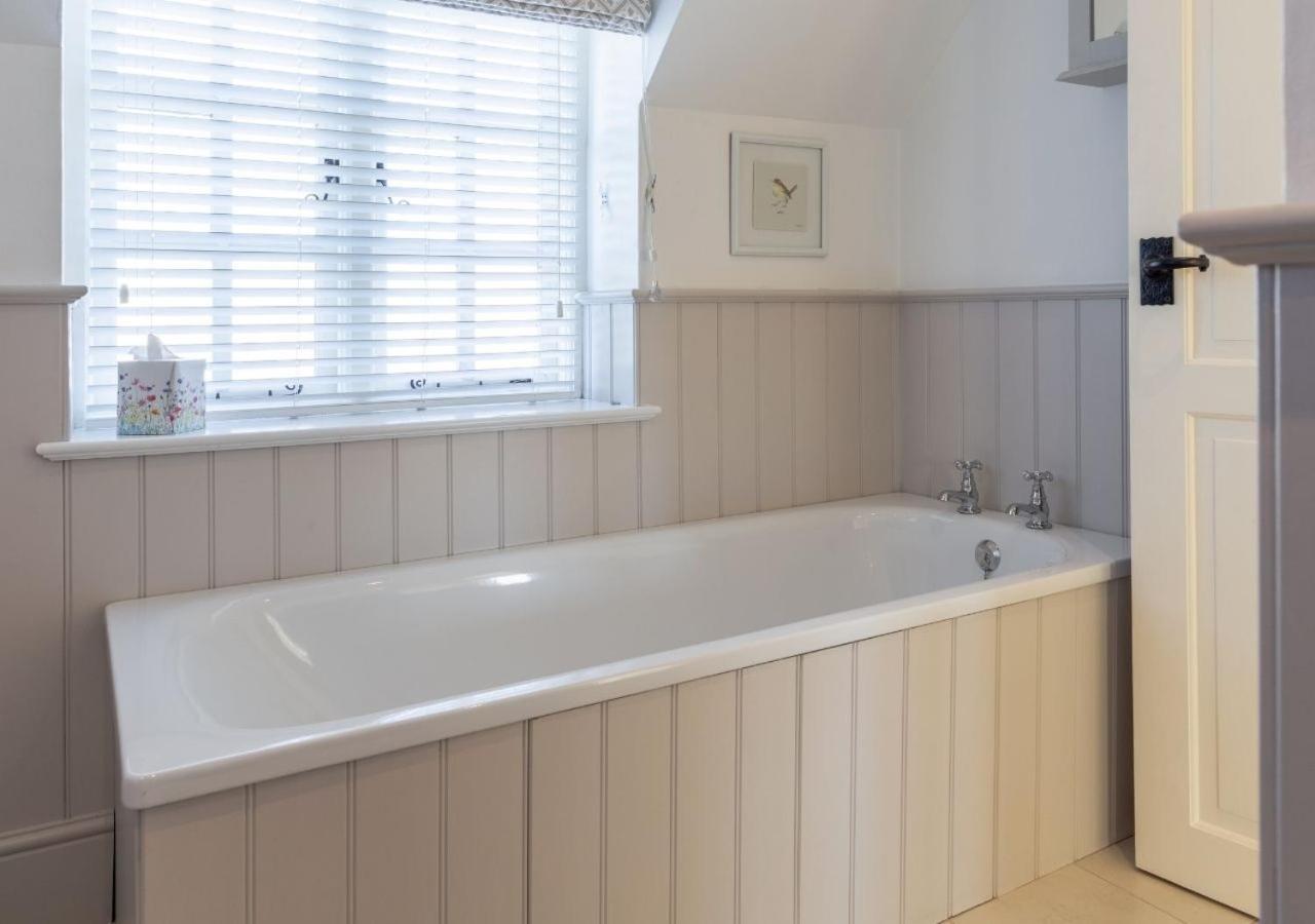 Jasmine Cottage - 2 Bedroom In Heart Of Bourton! Экстерьер фото