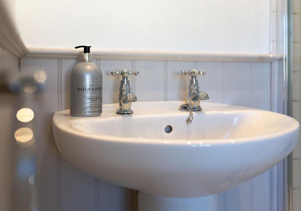 Jasmine Cottage - 2 Bedroom In Heart Of Bourton! Экстерьер фото