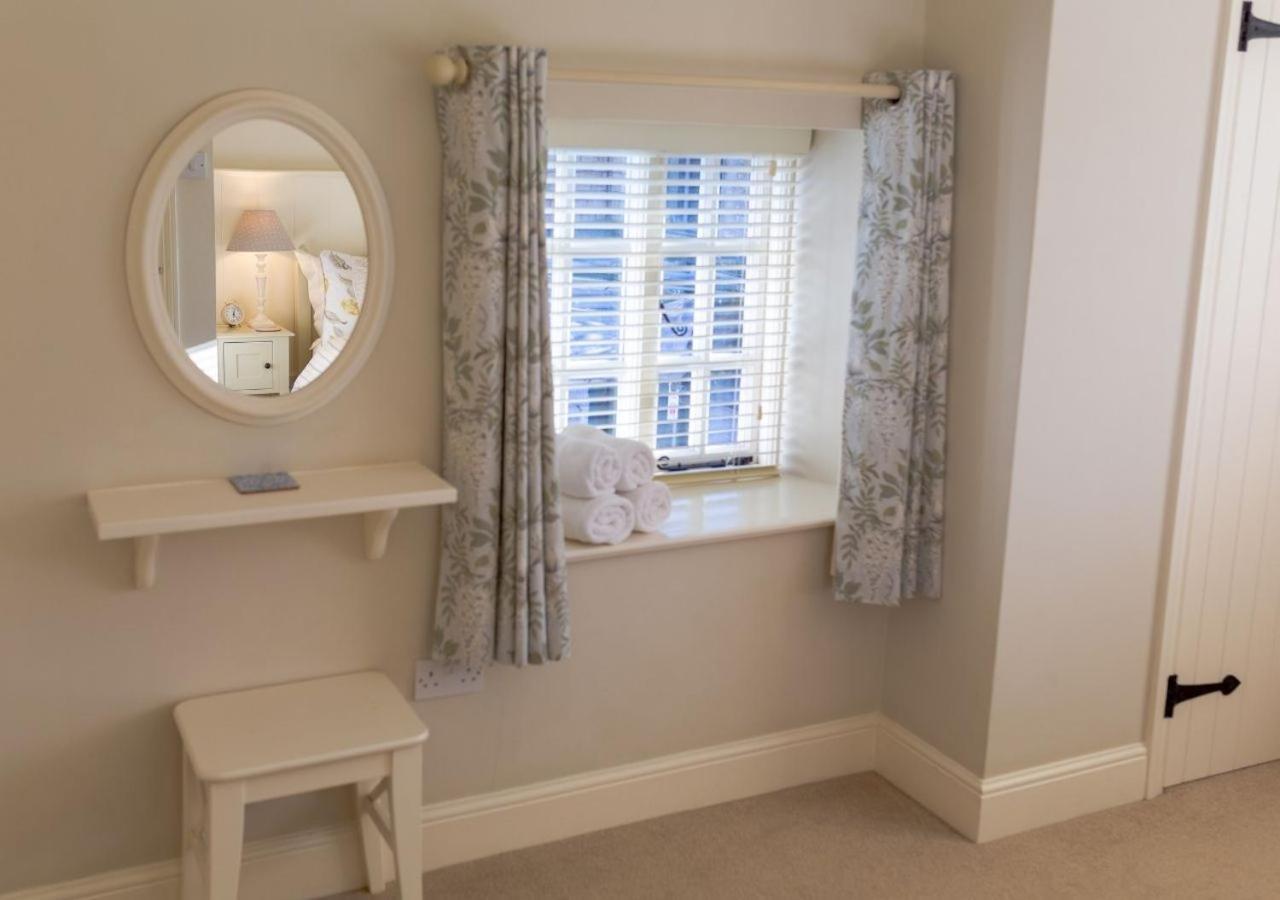 Jasmine Cottage - 2 Bedroom In Heart Of Bourton! Экстерьер фото