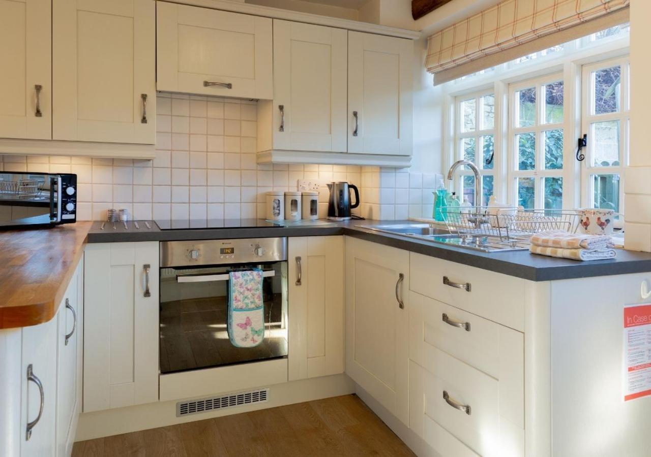 Jasmine Cottage - 2 Bedroom In Heart Of Bourton! Экстерьер фото